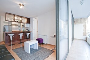 Standard Double Room, 1 Double Bed | Living area | 32-inch LCD TV with satellite channels, TV - Bellavista Apartments (Santiago)