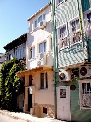 Front of property - Efendi Apartment (Istanbul)