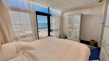 Seprai premium, selimut bulu angsa, dan tempat tidur Select Comfort