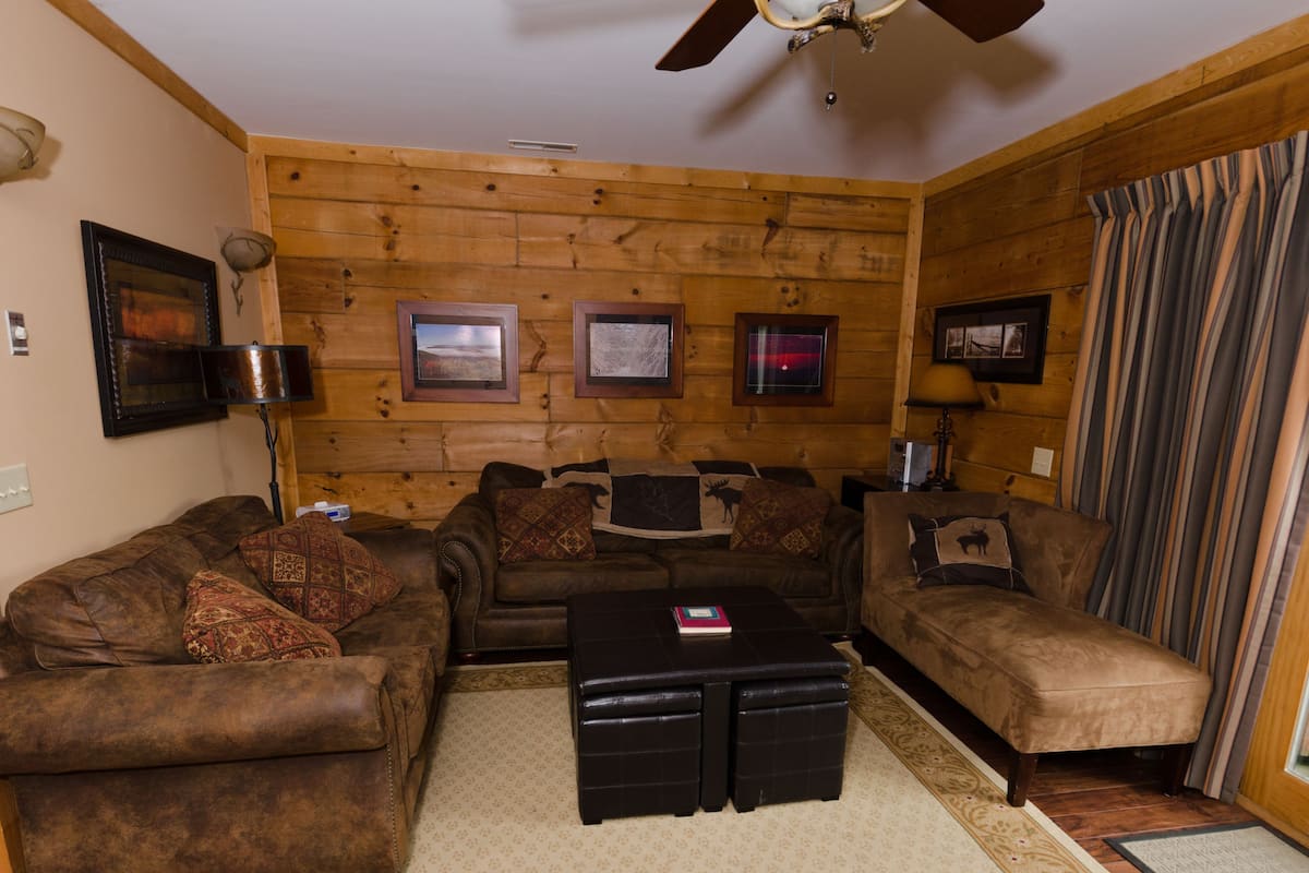 Five Bedroom Townhouse | Living room | Fireplace