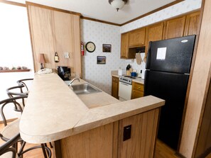 One Bedroom Condo Economy | Private kitchen