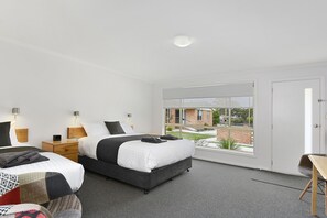 Studio | Down comforters, pillowtop beds, minibar, iron/ironing board - Mason's Cottages (Taranna)