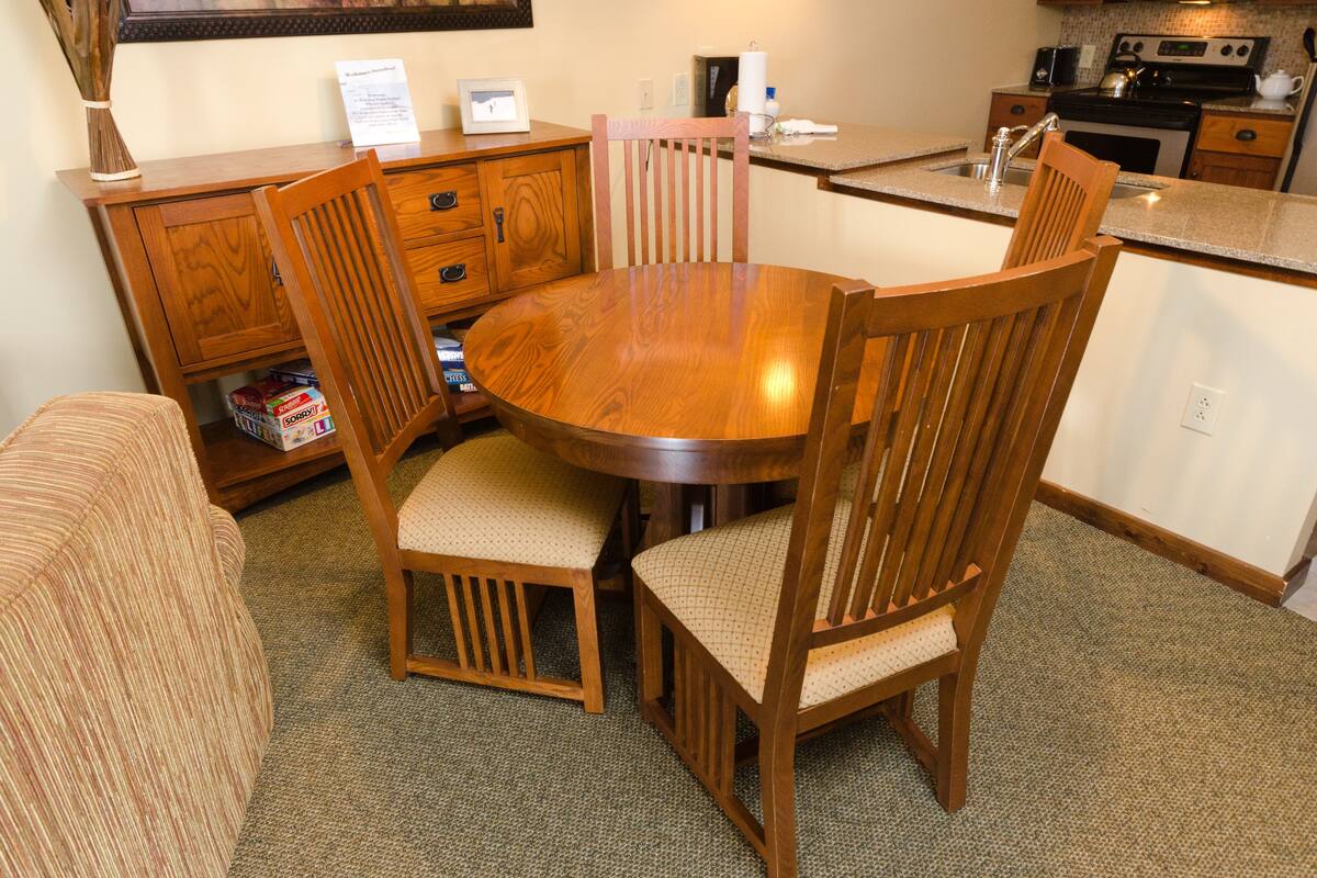 studio deluxe | in-room dining