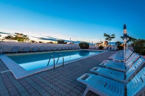 Piscina externa sazonal