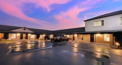 Breakout Motor Inn