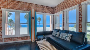 Studio Suite, Ocean View, Beachfront | Pemandangan dari bilik