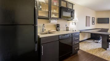 Full-sized fridge, microwave, stovetop, dishwasher