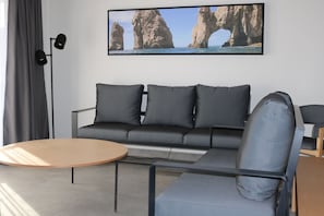 TV, pay films - Sunrock Hotel and Suites (Cabo San Lucas)