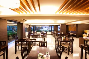 Daily local cuisine breakfast for a fee - Tara Garden (Bangkok)