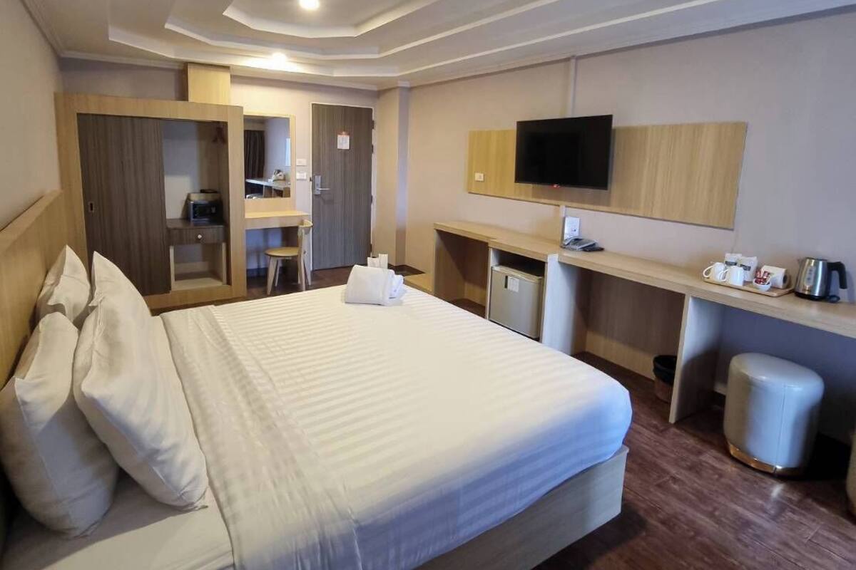 Minibar, in-room safe, desk, blackout drapes