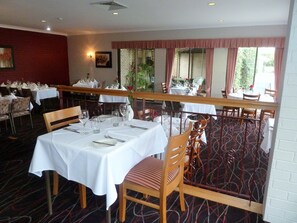 Abendessen, lokale und internationale Küche