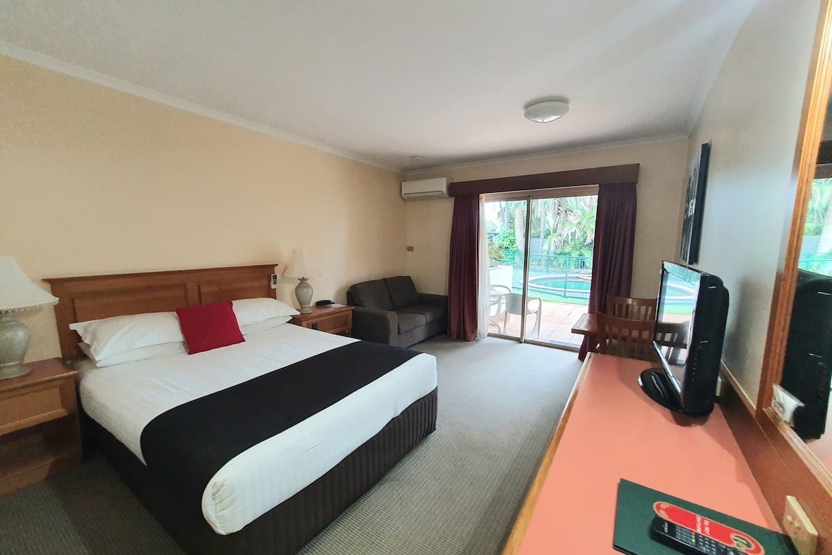 Double Room, Poolside | Minibar, in-room safe, iron/ironing board, free WiFi