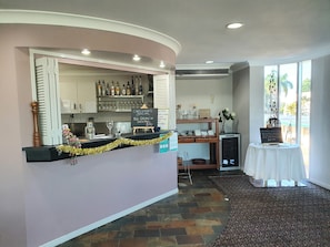 Bar (on property) - McNevin's Maryborough Motel (Maryborough)