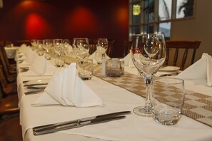 Dinner served - McNevin's Maryborough Motel (Maryborough)