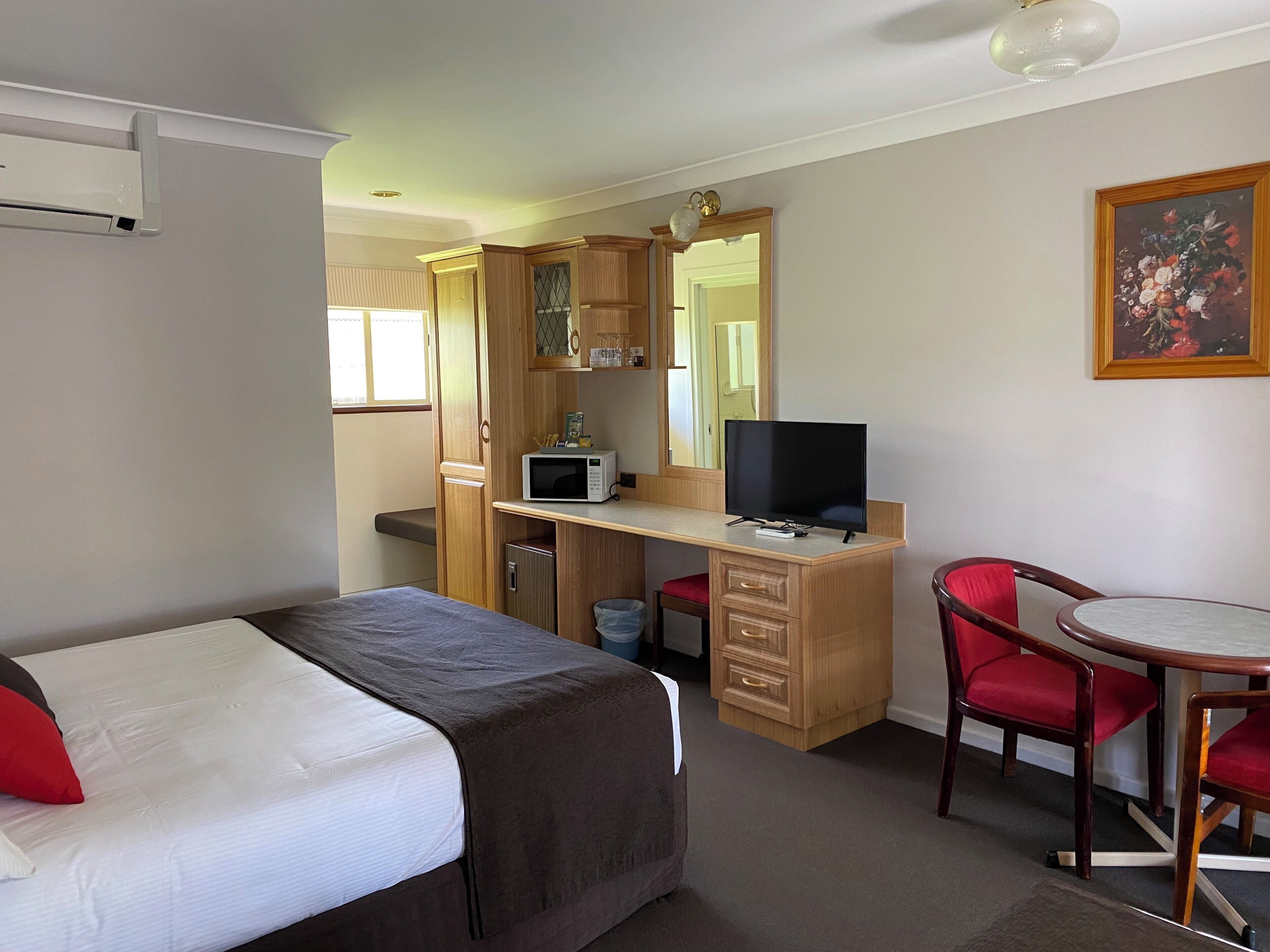 Standard Double Room | In-room safe, desk, laptop workspace, soundproofing