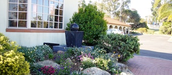 McNevin's Warwick Motel