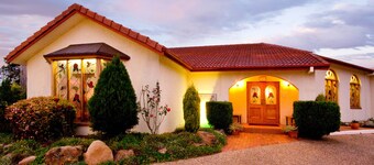 McNevin's Warwick Motel