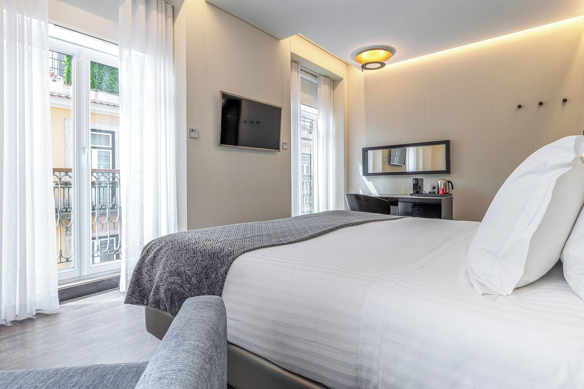 Quarto superior | Roupas de cama premium, edredons de pluma, frigobar, cofres nos quartos