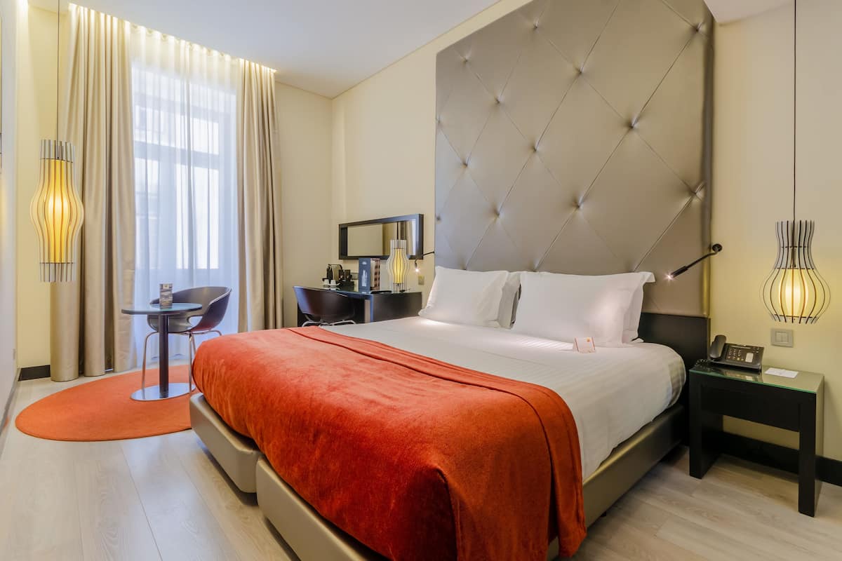 1 bedroom, premium bedding, down duvets, minibar