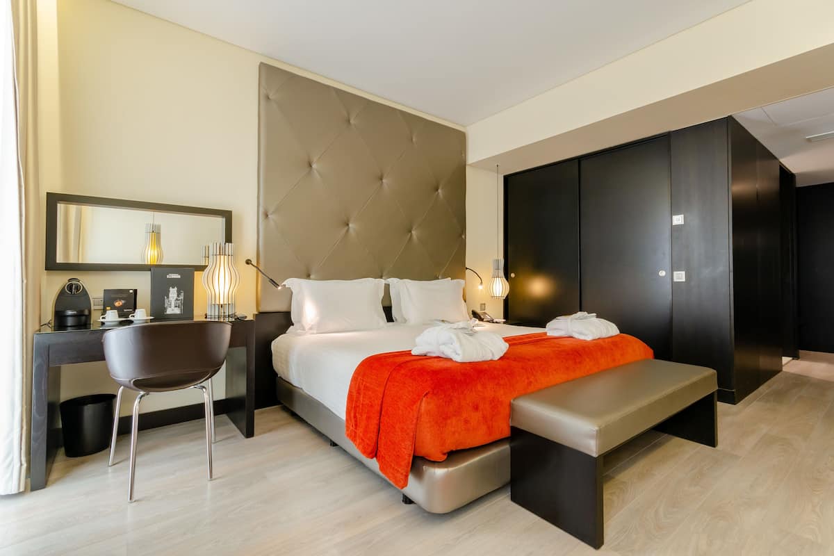 1 bedroom, premium bedding, down duvets, minibar