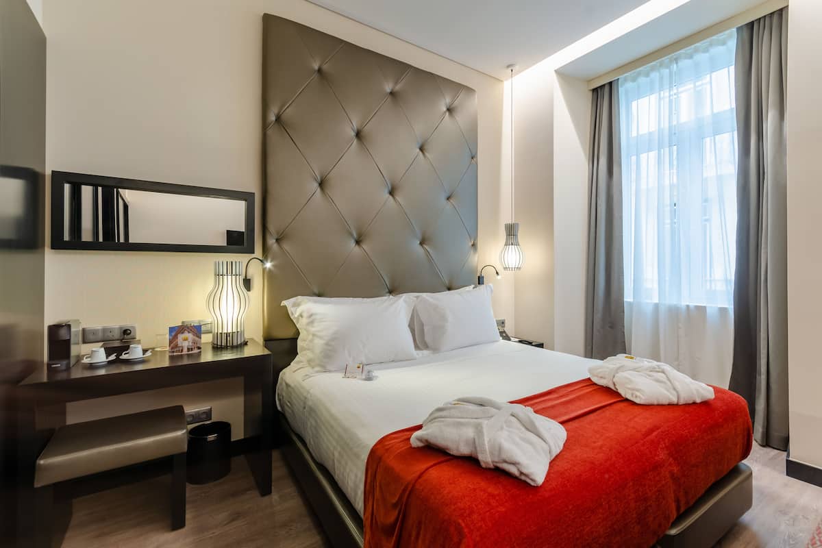 1 bedroom, premium bedding, down duvets, minibar