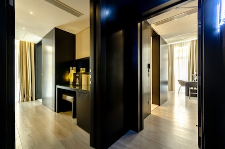 Family Room | Premium bedding, down comforters, minibar, in-room safe. Hotel Santa Justa Lisboa