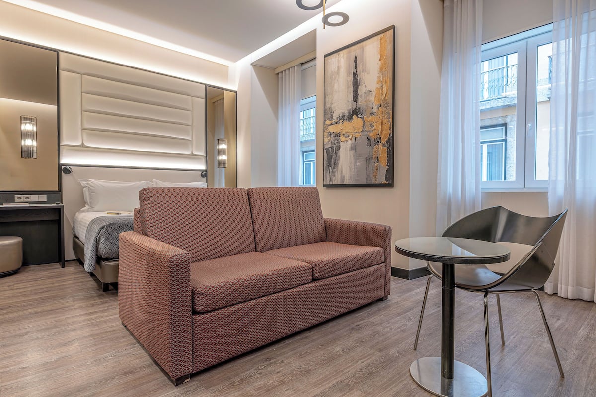 高級寝具、羽毛の掛け布団、ミニバー、セーフティボックス (室内)