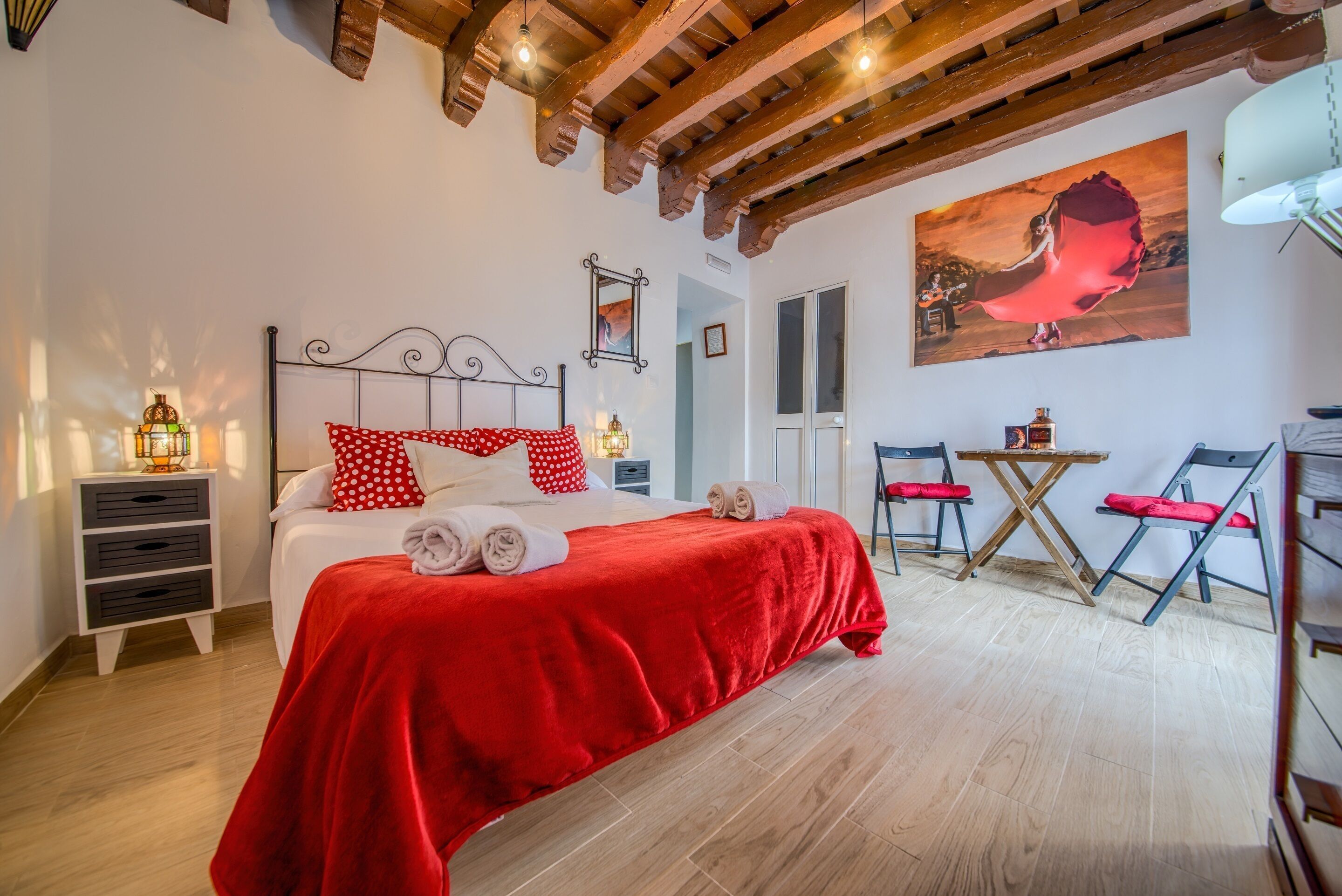 Individuell inredning, unika möbler och strykjärn/strykbräda