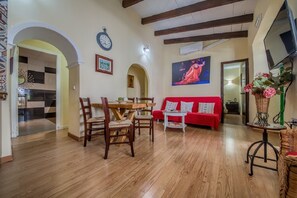 Apartment, 3 Schlafzimmer | Wohnzimmer