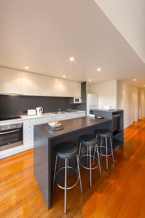 LCD 液晶電視、 DVD 播放機、MP3 底座