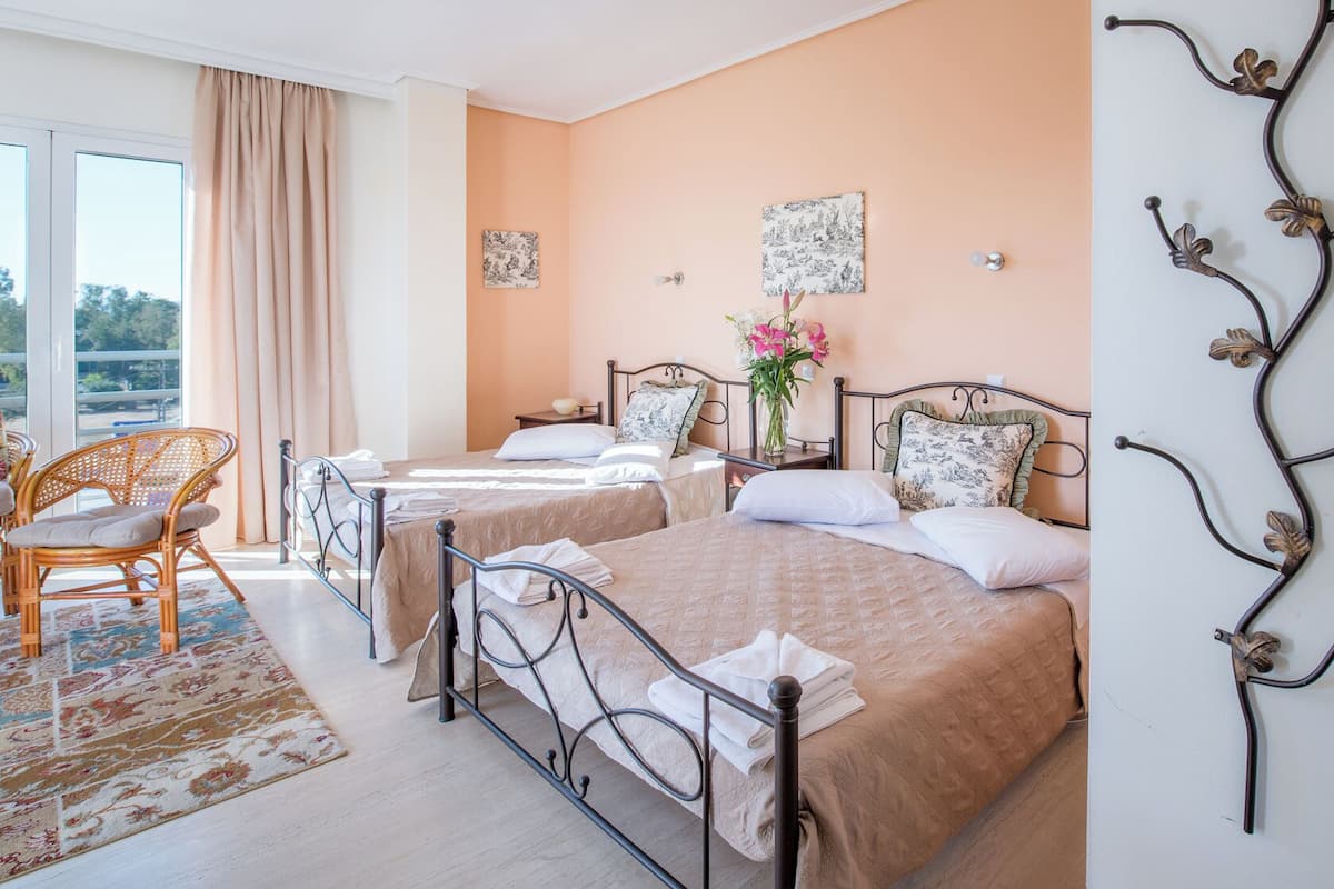 Quadruple Room | Desk, laptop workspace, iron/ironing board, free WiFi