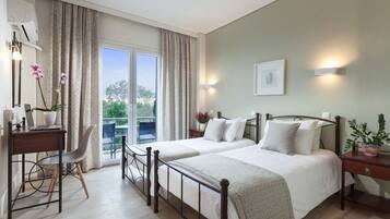 Desk, laptop workspace, iron/ironing board, free WiFi