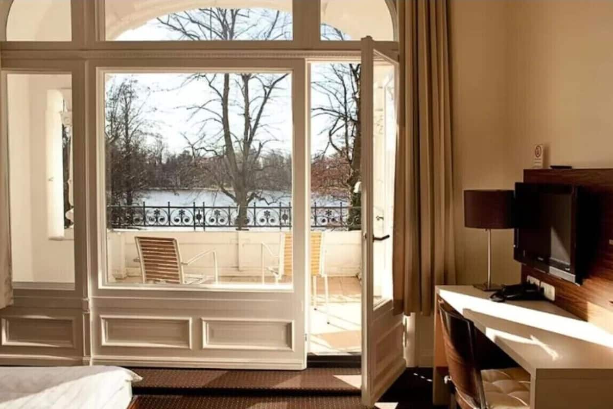 panoramic double room, balcony, lake view | living area | flat-screen tv