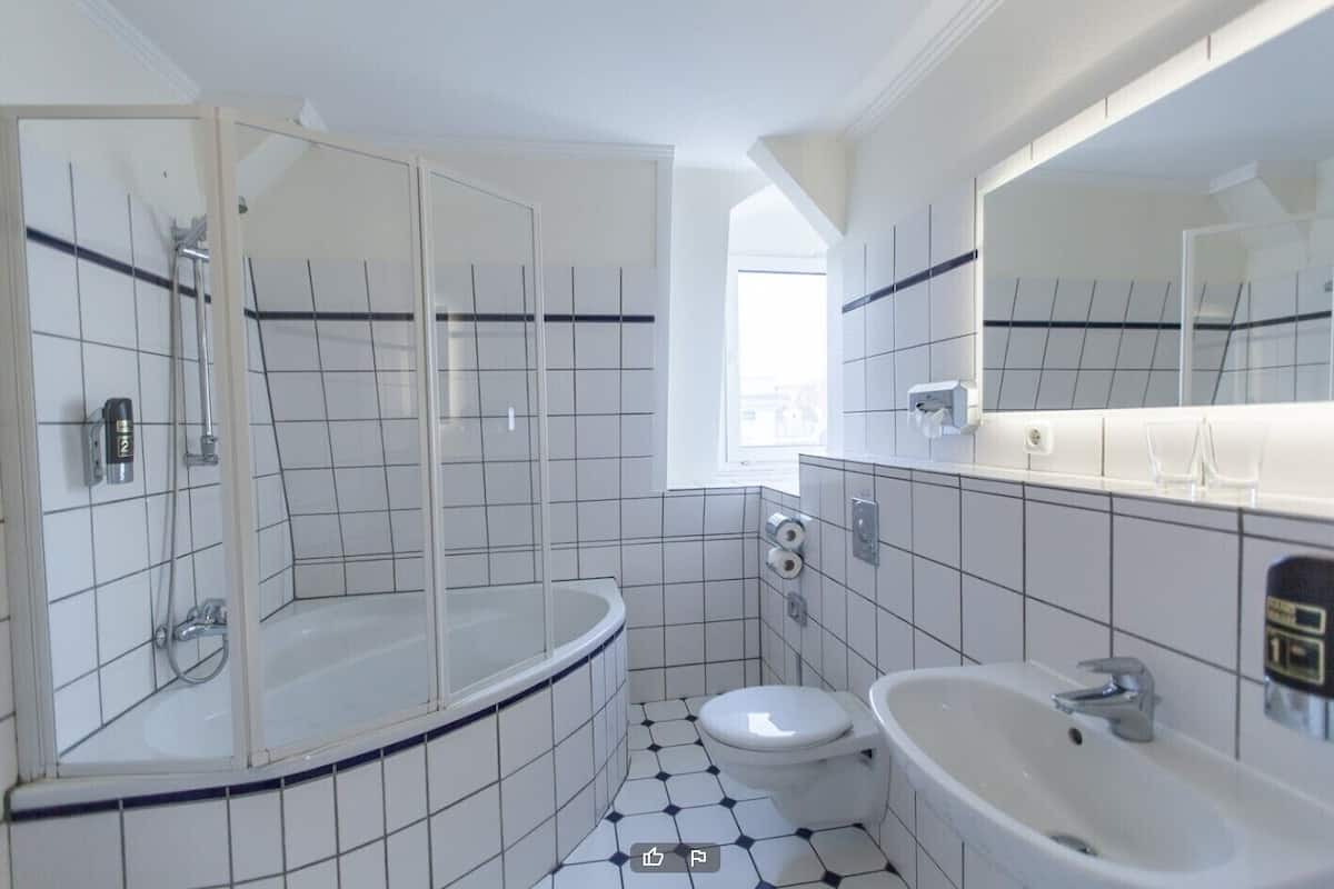 superior double room, 1 king bed | bathroom | shower, hair dryer, towels