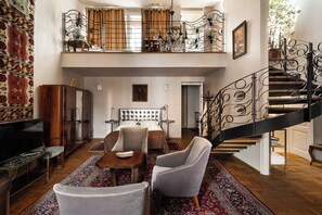 Exclusive Loft | Living area | Flat-screen TV