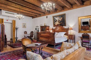 Superior Studio, Balcony | Living room | Flat-screen TV