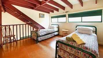 Cottage | 2 bedrooms, free cots/infant beds, bed sheets