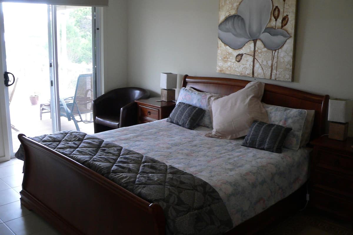 Family House, 4 Bedrooms, Beachside | Iron/ironing board, bed sheets