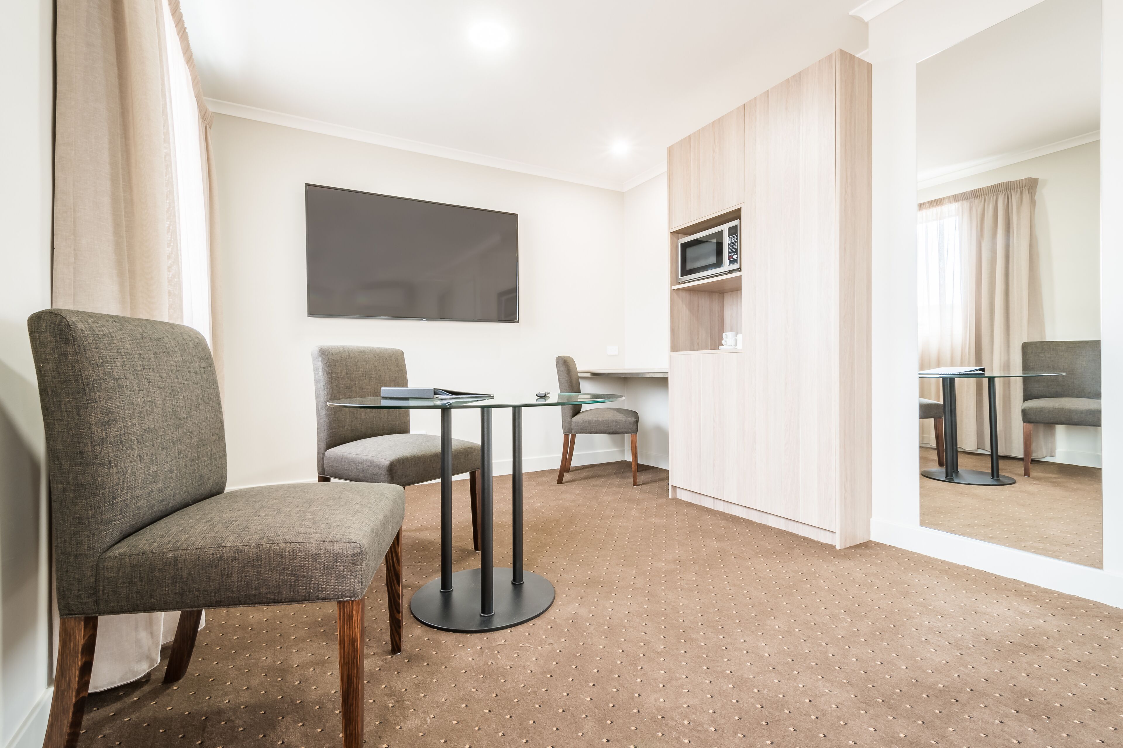 superior queen room | desk, laptop workspace, iron/ironing board, free wifi
