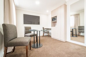 Superior Queen Room | 書桌、手提電腦工作空間、熨斗/熨衫板、免費 Wi-Fi