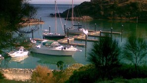 A marina with several boats docked at wooden piers. - Lindsays of Kangaroo Island (Penneshaw)