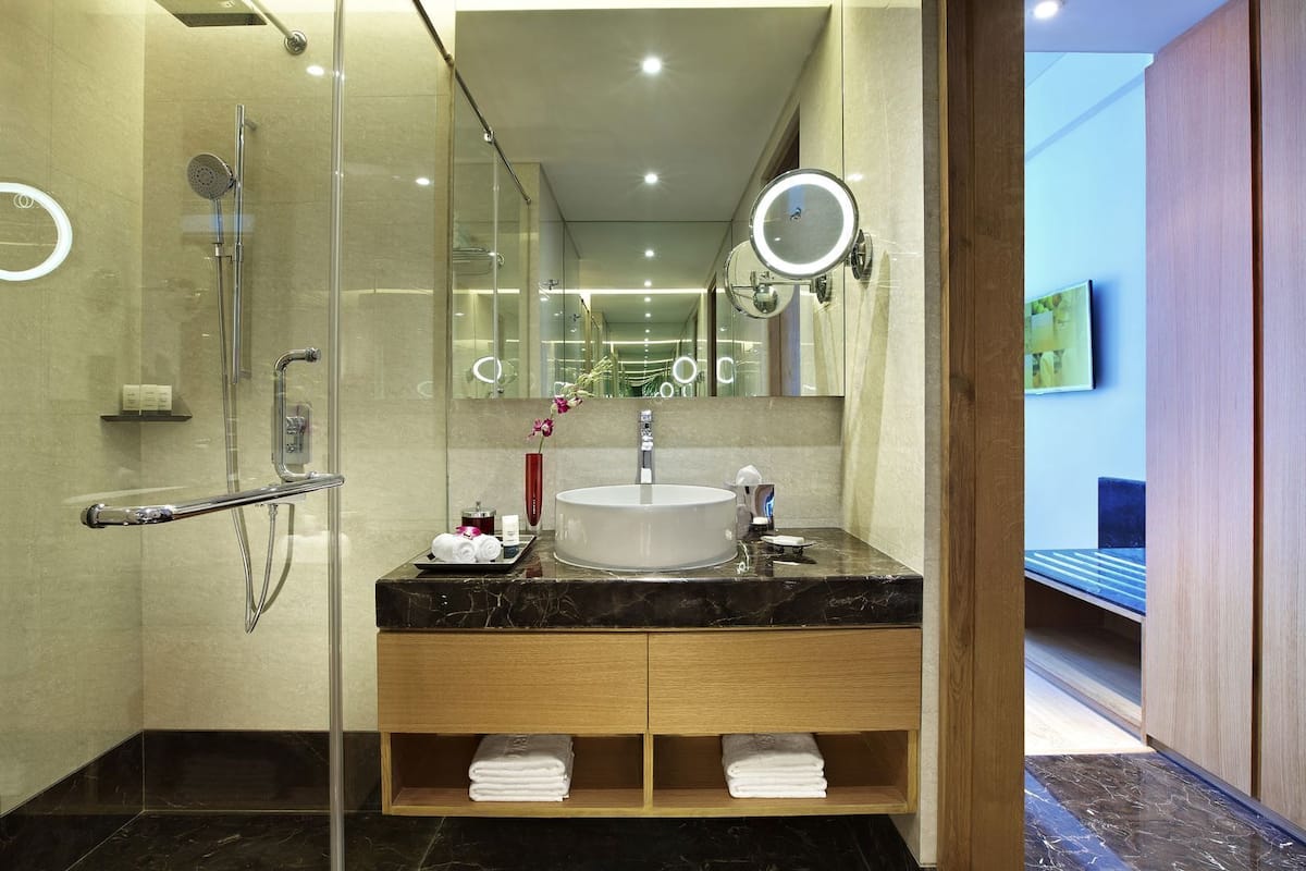 Bathroom | Rainfall showerhead, free toiletries, hair dryer, bathrobes