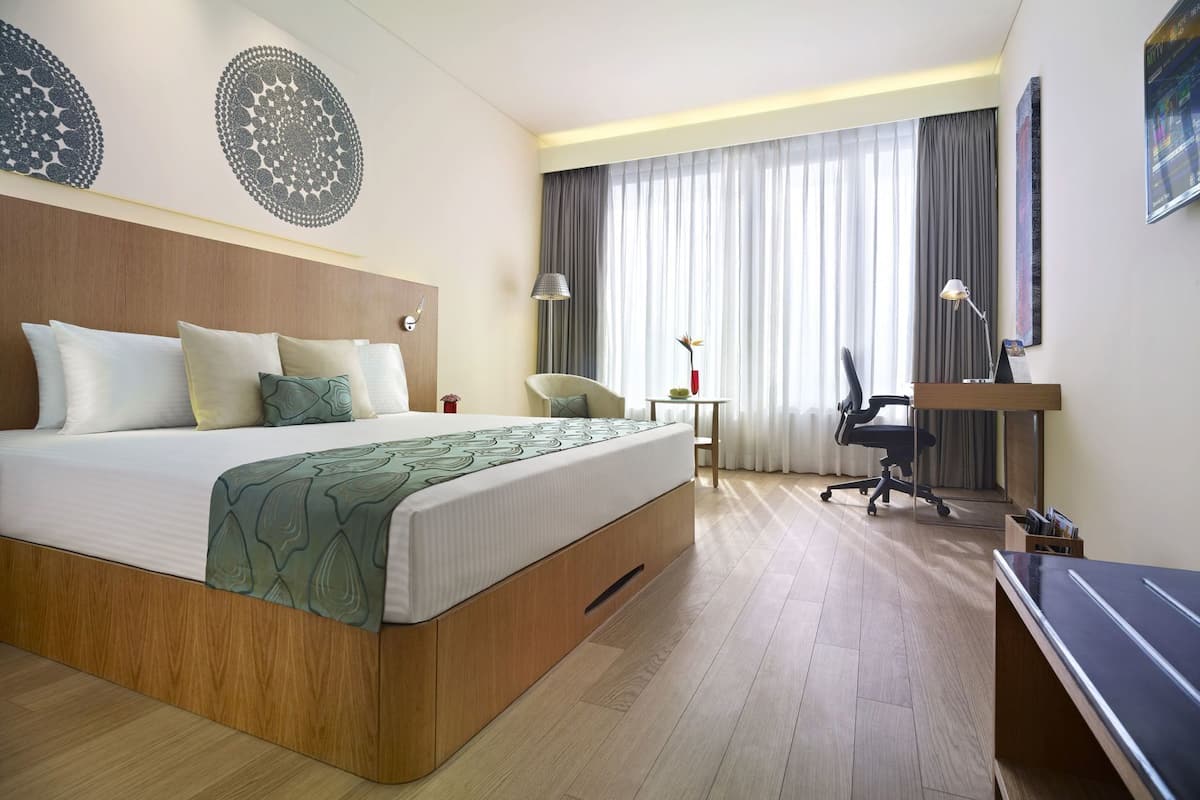 1 bedroom, Egyptian cotton sheets, premium bedding, down comforters
