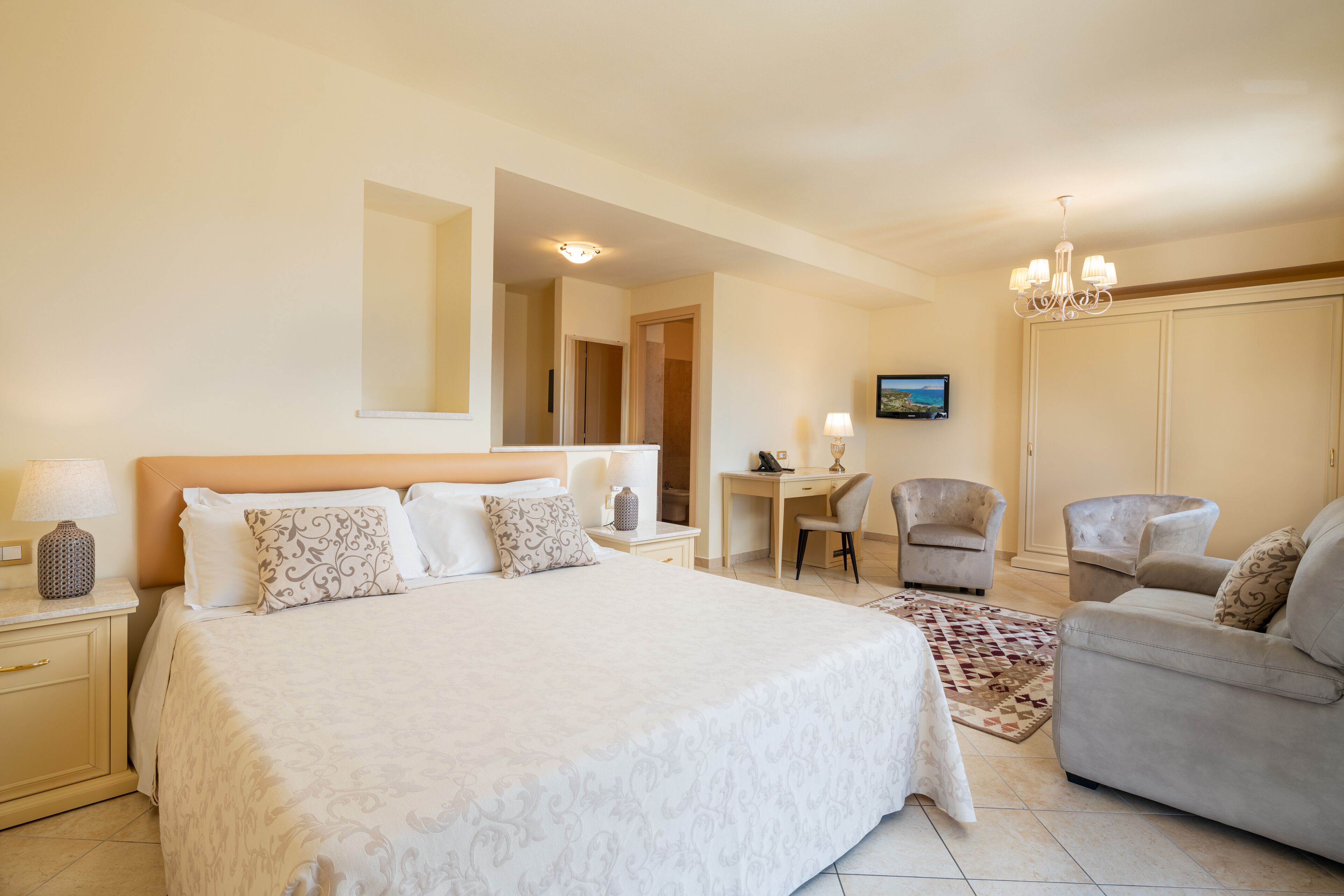 junior suite, 1 king bed, balcony | in-room safe, free wifi, bed sheets