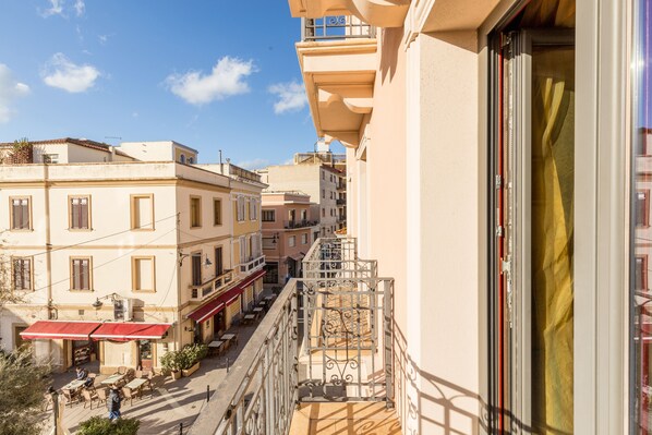 Suite, 1Â King-Bett, Whirlpool, Stadtblick | Terrasse/Patio