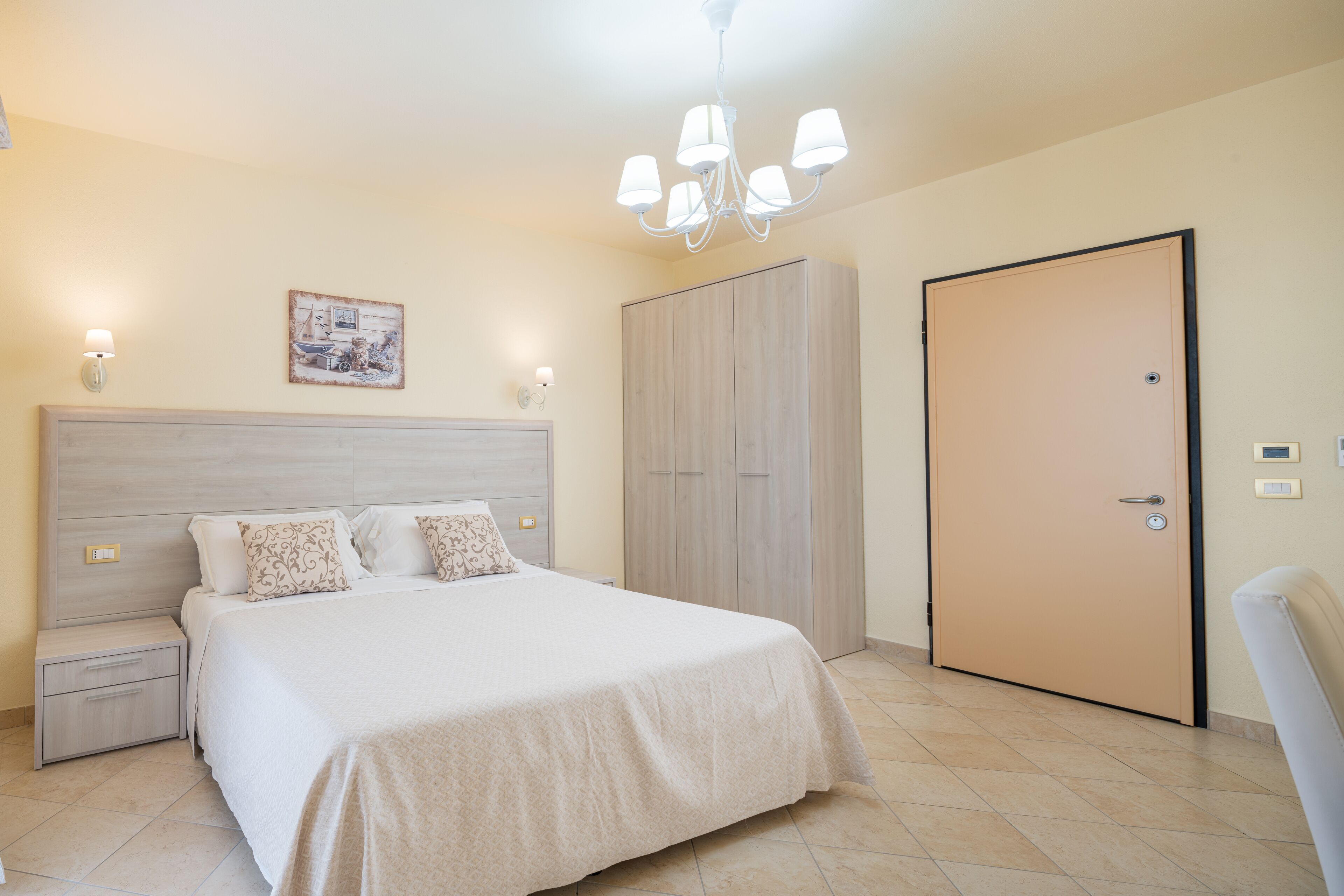 In-room safe, free WiFi, bed sheets