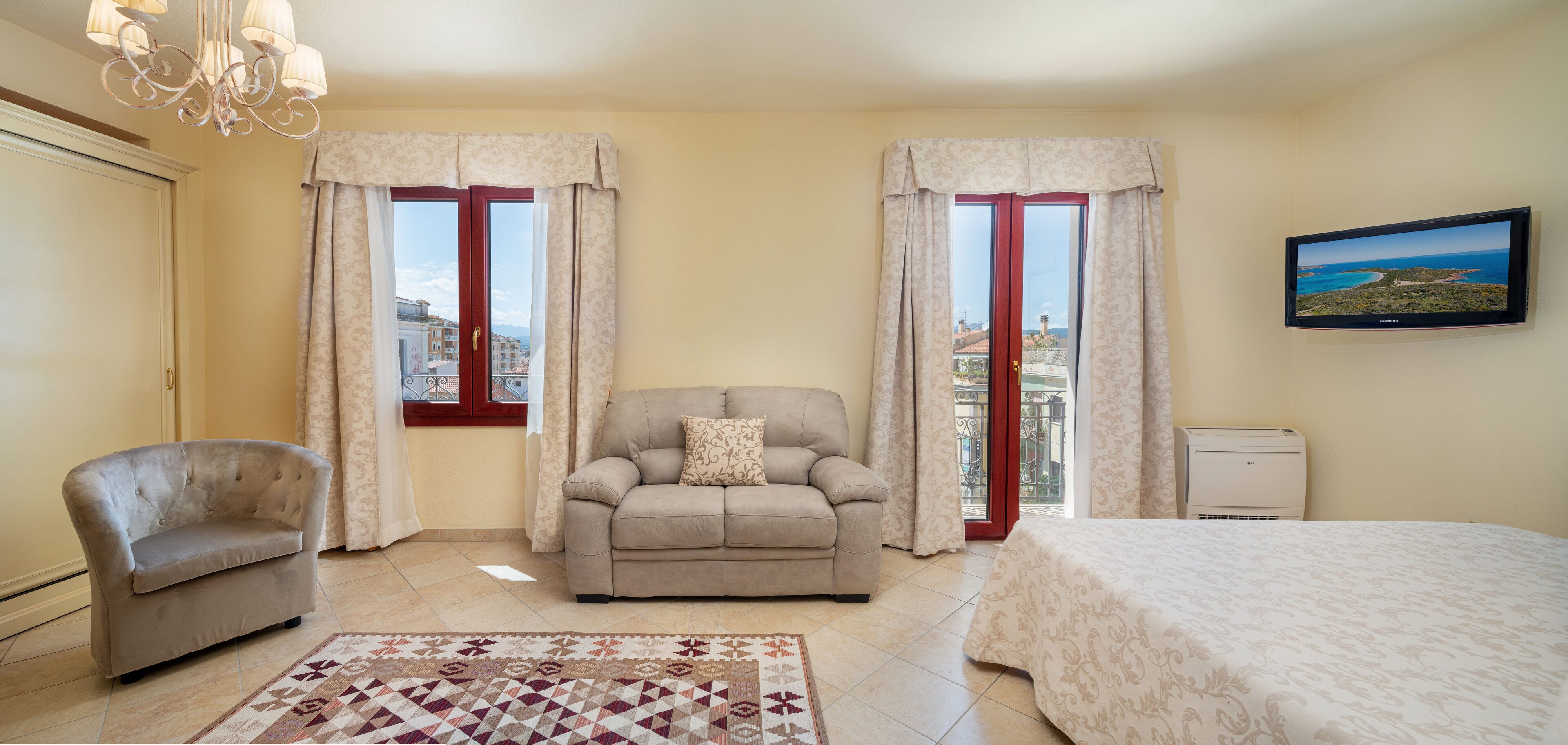 junior suite, 1 king bed, balcony | in-room safe, free wifi, bed sheets