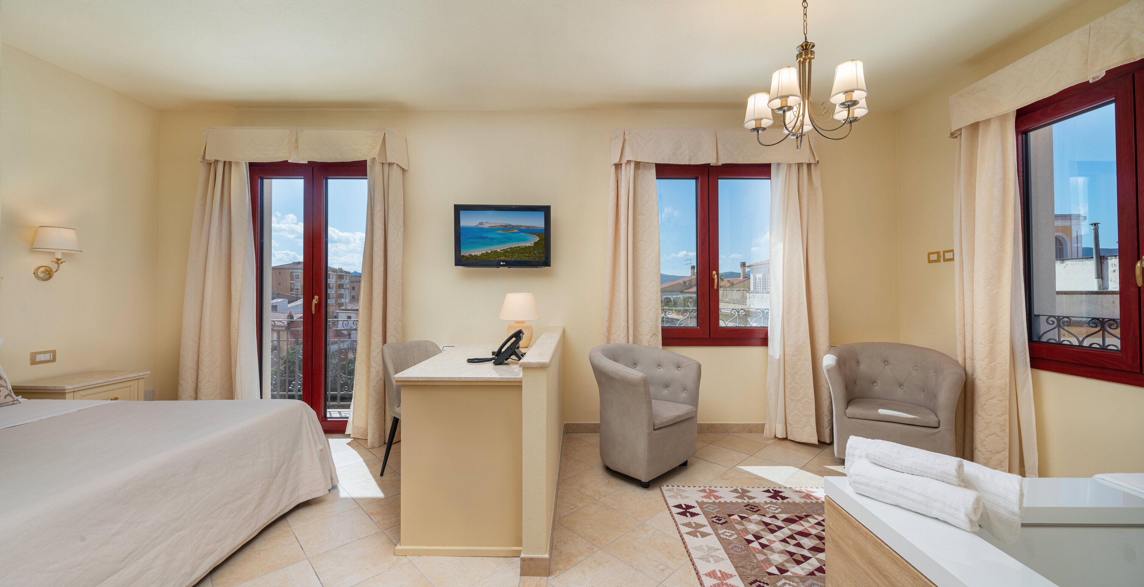 suite, 1 king bed, hot tub, city view | in-room safe, free wifi, bed sheets