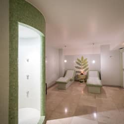 Salas para tratamentos a dois, sauna seca, banho turco/hammam