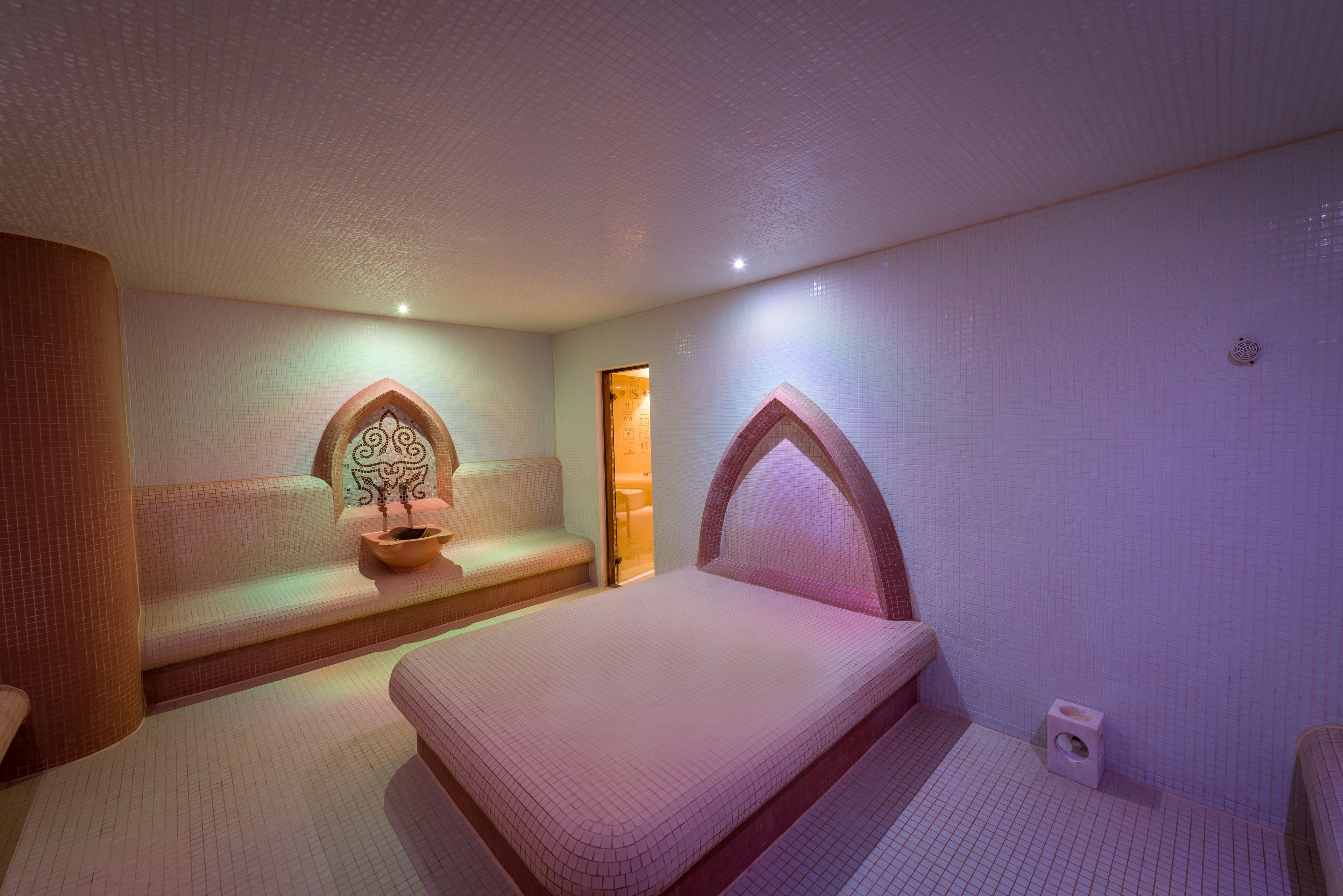   双人护理室、身体护理、水疗法、芳香疗法、热石按摩、深层组织按摩